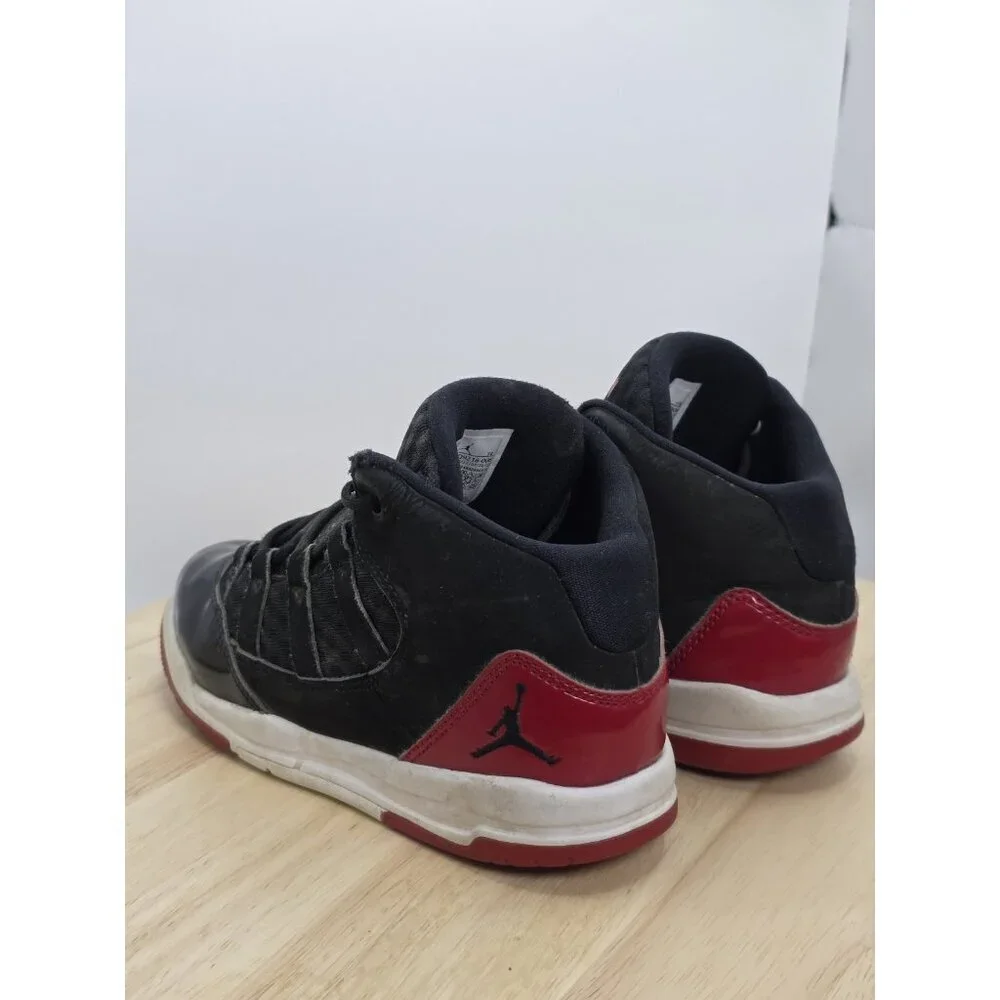 Nike Jordan Max Aura PS Black Gym Red Size 13.5C AQ9216-006 Kids Shoes - Picture 7 of 8